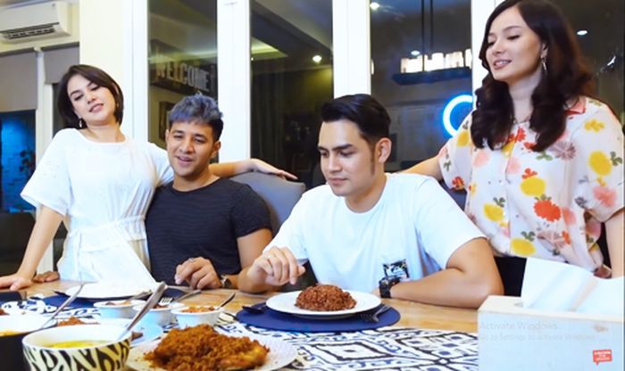Jonas Rivanno dan Ammar Zoni menebak masakan buatan Irish Bella dan Asmirandah