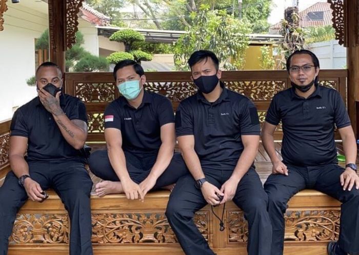 Istri Brigadir Daden yang suaminya ikut terseret-seret kasus Brigadir J ternyata punya gelar mentereng. Foto sosoknya masih jadi misteri. 