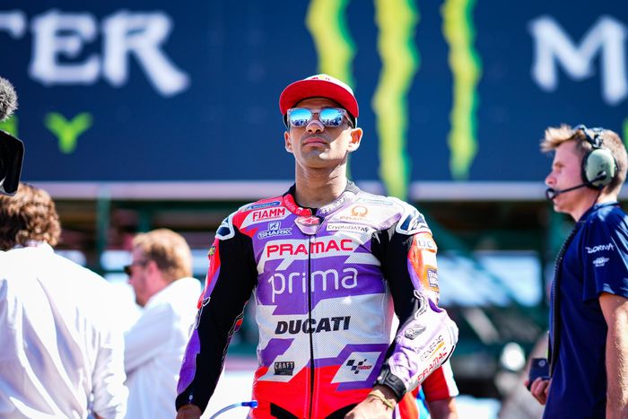 Pembalap Prima Pramac Racing, Jorge Martin, jelang balapan MotoGP Inggris di Sirkuit Silverstone, Inggris, 7 Agustus 2022.