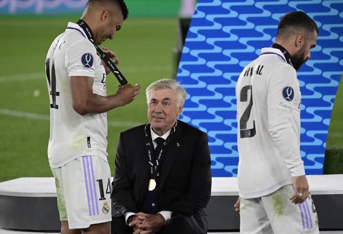 Pelatih Real Madrid, Carlo Ancelotti, membawa klub juara Liga Champions dan Piala Dunia Klub, tapi tak jadi pelatih termahal di dunia.