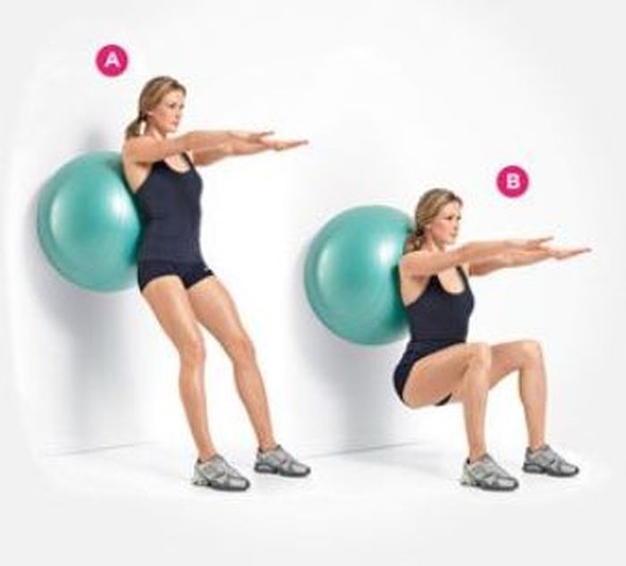 Latihan Stability Ball Wall Squat untuk menguatkan otot kaki dan paha.