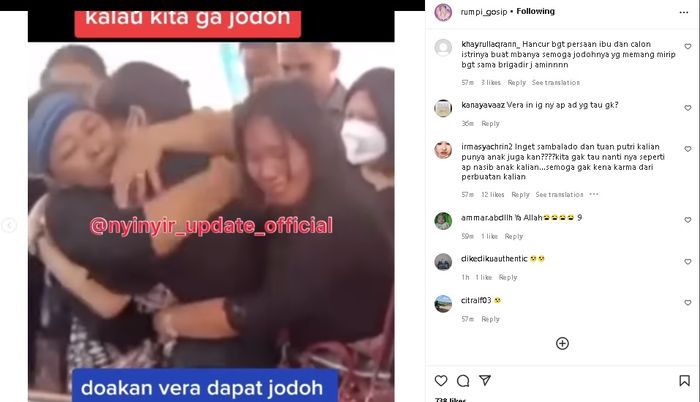 Vera Simanjuntak menangis dan dipeluk oleh ibunda Brigadir J.