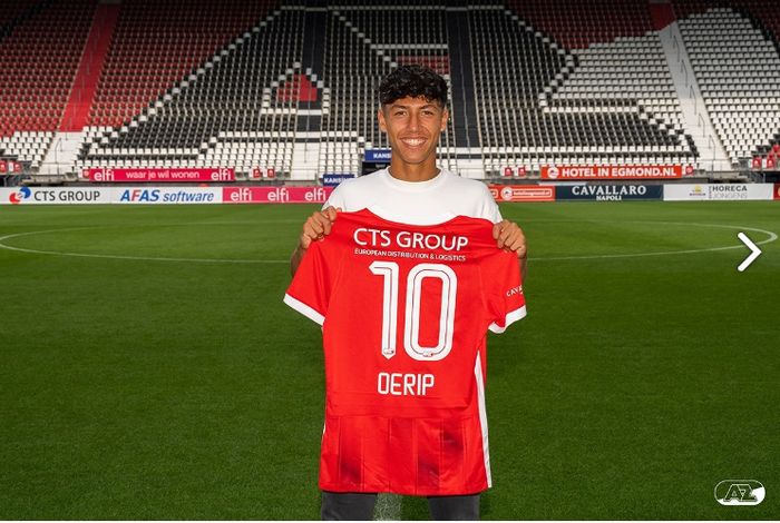 Pemain keturunan Indonesia yang masih berusia 15 tahun, Julian Oerip, dikontrak salah satu rival Ajax Amsterdam di Liga Belanda, AZ Alkmaar.