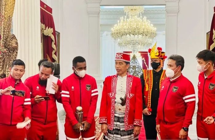 Timnas U-16 Indonesia yang baru saja meraih juara Piala AFF U-16 2022 menghadiri undangan dari Presiden Joko Widodo di Istana Merdeka, Jakarta, pada Rabu (17/8/2022).