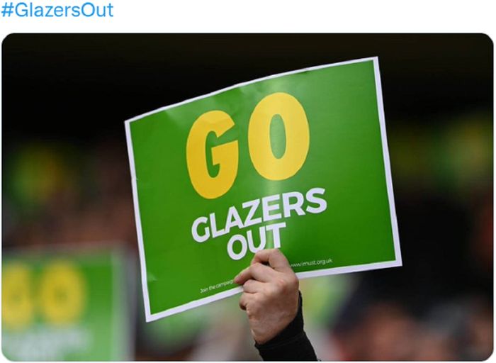 Desakan para pendukung Manchester United dengan menryerukan Glazers Out akibat buruknya manajamen Keluarga Glazer selaku pemilik klub.