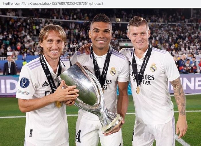 Luka Modric, Casemiro, Toni Kroos, ketika menjuarai Piala Super Eropa 2022.