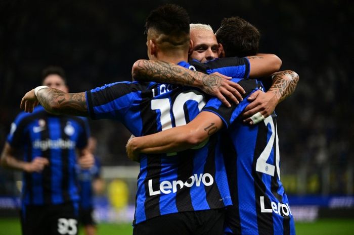 Inter Milan merayakan kemenangan atas Spezia dalam Liga Italia 2022-2023.