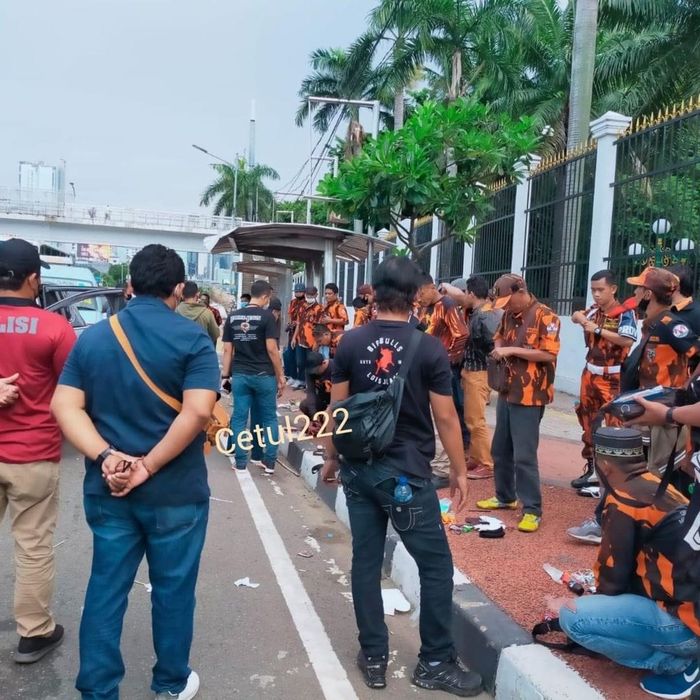 Kombes Hengki Haryadi anak buah Kapolda Metro Irjen Fadil Imran sempat tantang ormas seragam loreng. Foto Dirkrimum Polda Metro Jaya viral.