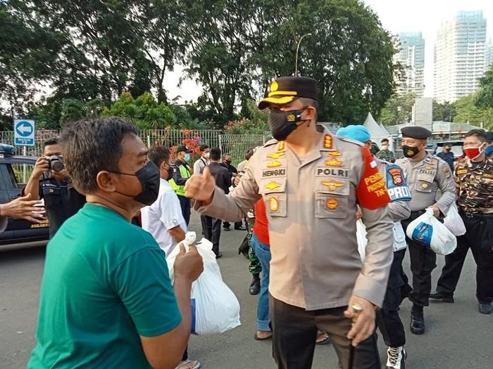 Kombes Hengki Haryadi anak buah Kapolda Metro Irjen Fadil Imran sempat tantang ormas seragam loreng. Foto Dirkrimum Polda Metro Jaya viral.