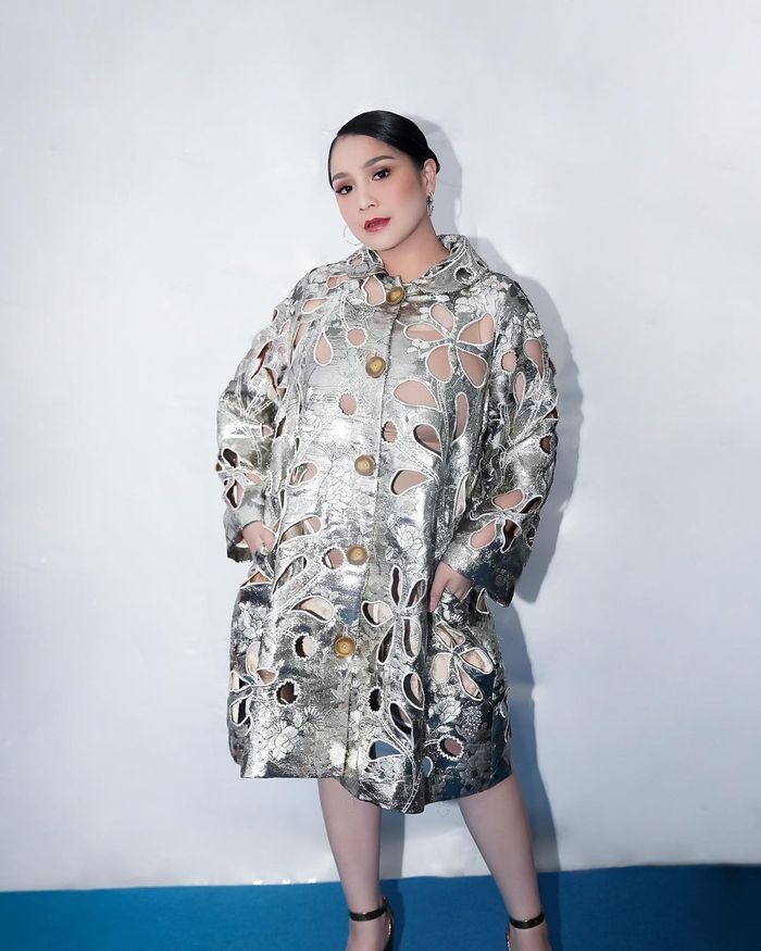 Potret penampilan Nagita Slavina mengenakan dress Biyan Wanaatmadja.