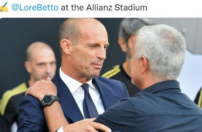 Massimiliano Allegri dan Jose Mourinho berbincang dalam laga Liga Italia, Juventus vs AS Roma, di Stadion Allianz, Sabtu (27/8/2022).