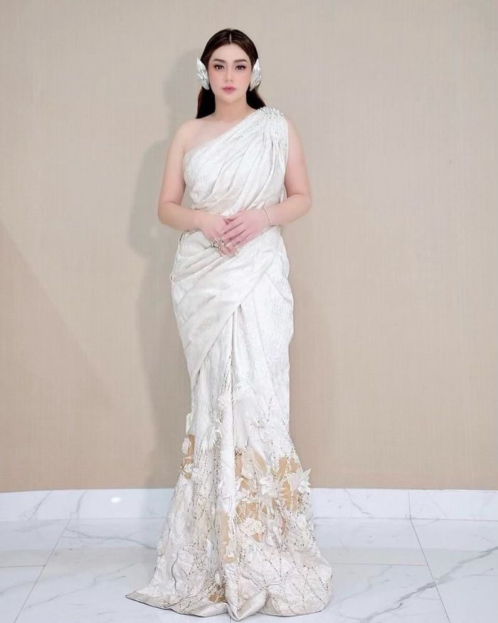 Intip potret menawan Celine Evangelista saat kenakan gaun desainer mewah!