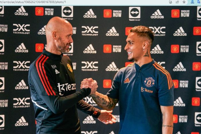 Manchester United resmi merampungkan transfer Antony dari Ajax Amsterdam dan bakal dikontrak hingga 2027.