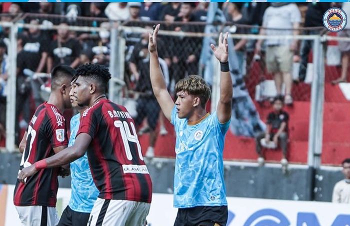 Pertandingan Liga 2 antara Sulut United vs Persipura di Stadion Klabat, Sabtu (10/9/2022).