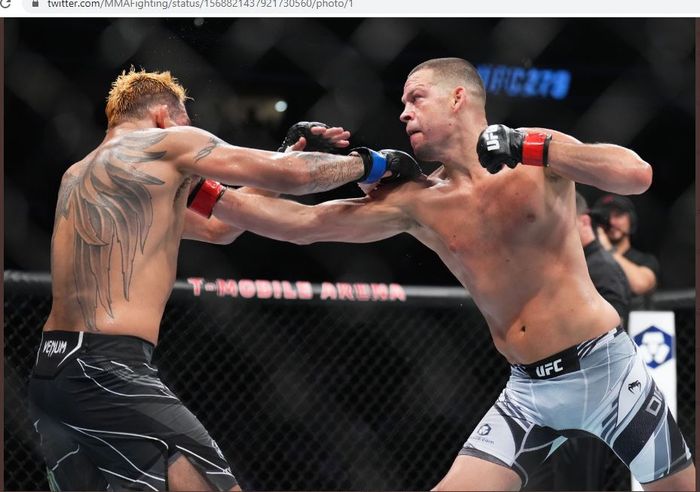 Nate Diaz dan Tony Ferguson baku hantam pada sajian utama UFC 279 yang digelar di T-Mobile Arena, Nevada, Amerika Serikat, 10 September 2022.