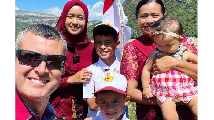 Pernikahan Yanti dan Marc menghasilkan tiga anak yang sangat lucu