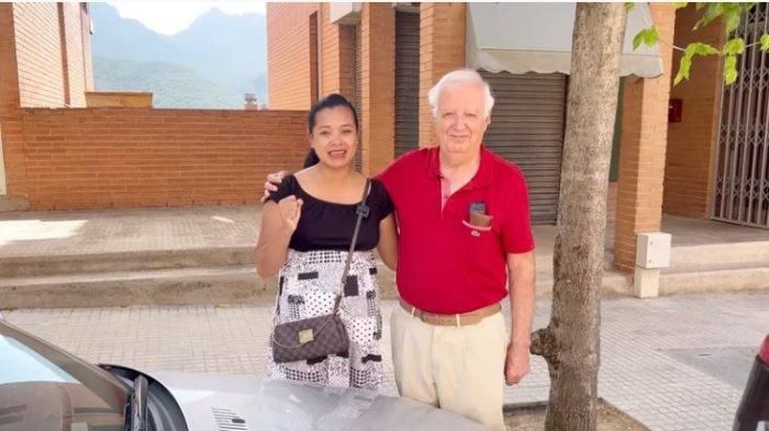 Yanti dengan bapak mertuanya (Instagram)