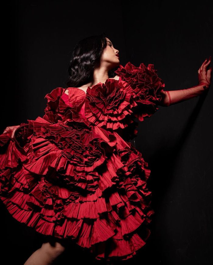 Pemotretan Fuji An dengan tema serba merah.