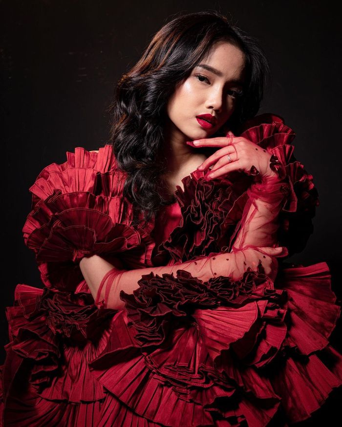 Pemotretan Fuji An dengan tema serba merah.