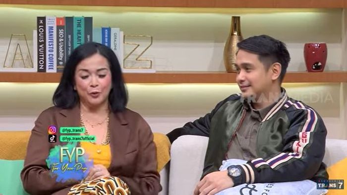 Jennifer Jill dan Ajun Perwira saat hadir sebagai bintang tamu di acara FYP yang dipandu Raffi Ahmad dan Irfan Hakim