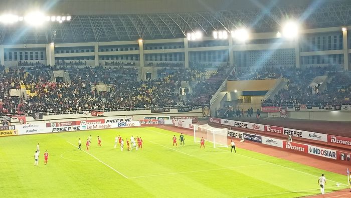 Laga Persis Solo versus Bali United pada pekan ke-10 Liga 1 2022/2023 di Stadion Manahan, Surakarta, Jawa Tengah, Kamis (15/9/2022).