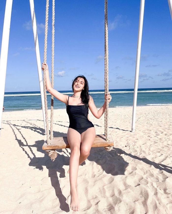 Jessica Iskandar Pakai Bikini Pamer Body Goals yang Bikin Iri Netizen,  Tampilan Perut Jadi Sorotan