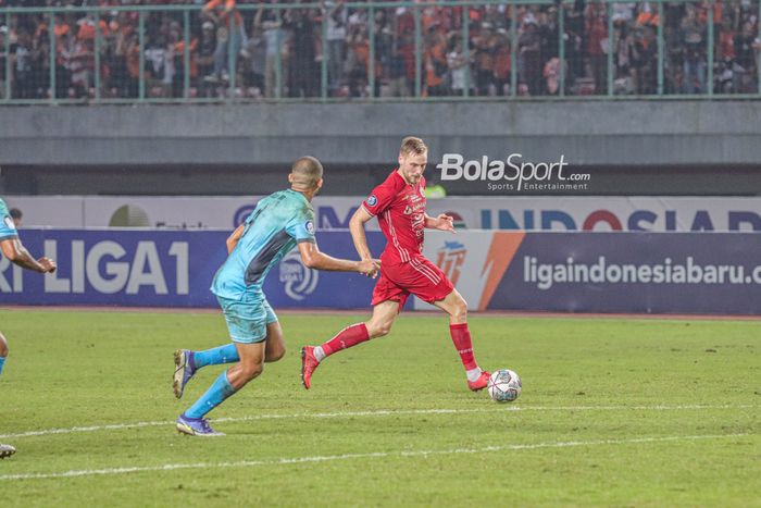 Suasana laga Persija Jakarta versus Madura United dalam laga pekan ke-10 Liga 1 2022 di Stadion Patriot Candrabhaga, Bekasi, Jawa Barat, 17 September 2022.