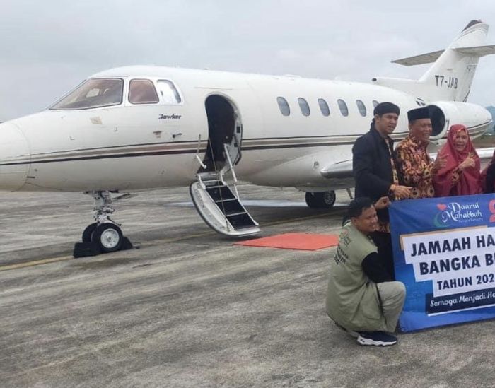 Private jet yang dipakai Brigjen Hendra Kurniawan ke Jambi dimiliki ketua konsorsium judi 303. Pesawatnya pernah angkut jamaah haji dari daerah ini.
