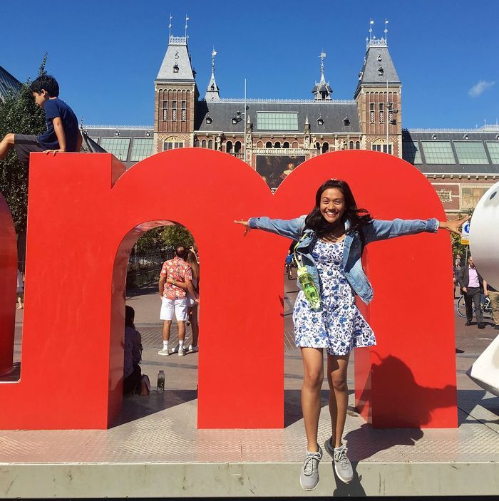 Potret Misha Johanna saat mengunjungi Kota Masterdam.