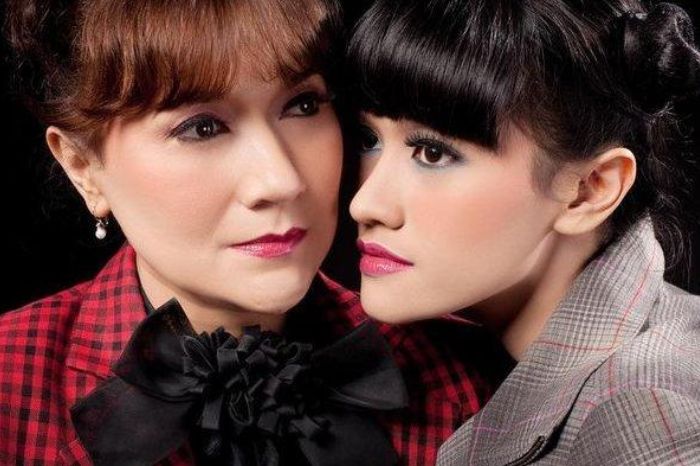 Foto Misha Johanna (kanan) dan Kiki Maria (kiri) yang disebut netizen mirip Julia Perez.