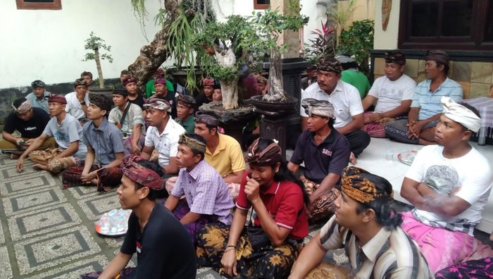Ciri ciri kearifan lokal dalam upacara adat di Indonesia