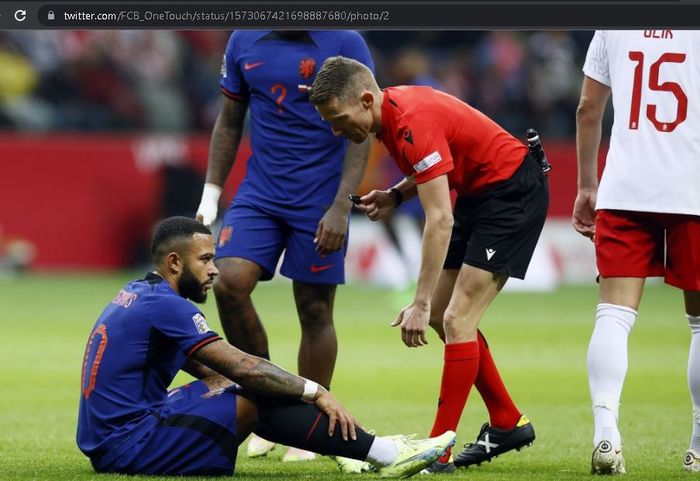 Penyerang Barcelona, Memphis Depay, mengalami cedera saat memperkuat timnas Belanda di UEFA Nations League