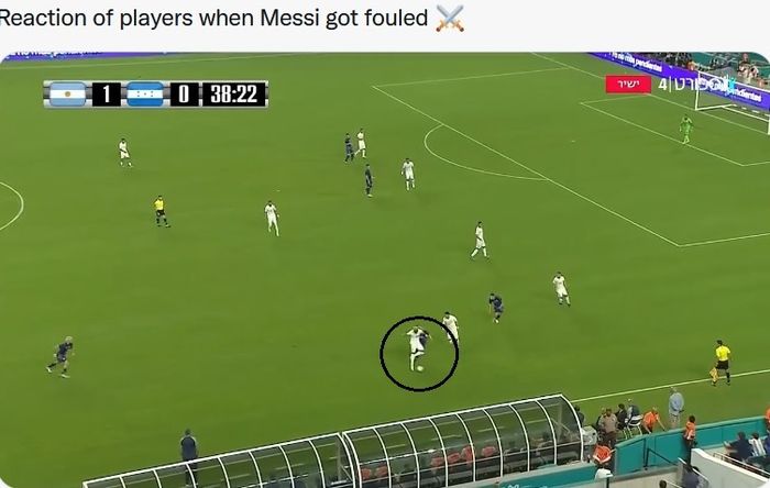 Lionel Messi dilanggar dalam laga uji coba Argentina vs Honduras di Florida,S abtu (24/9/2022).
