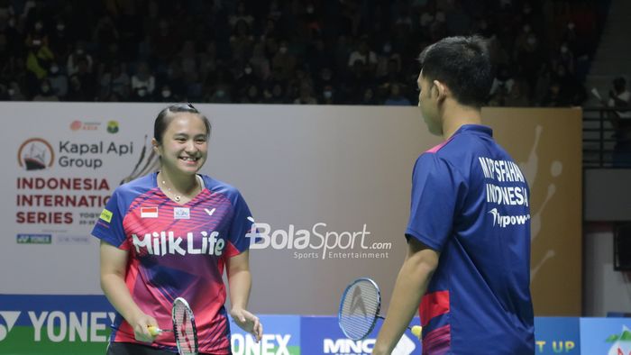 Pasangan ganda campuran Indonesia, Moh Reza Pahlevi Isfahani/Melati Daeva Oktavianti saat final Indonesia International Series 2022 di GOR Amongrogo, Yogyakarta, 25 September 2022.