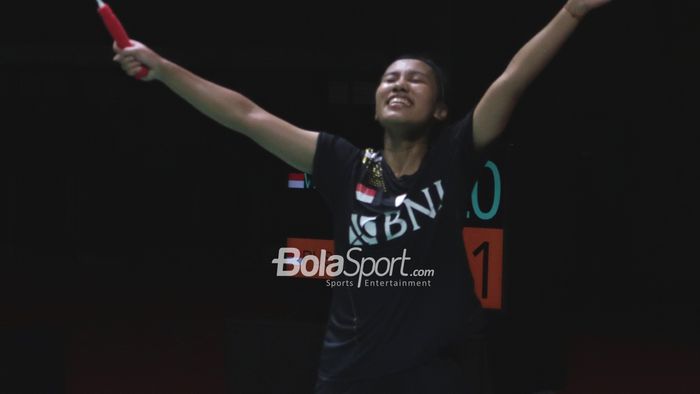 Pebulu tangkis tunggal putri, Mutiara Ayu Puspitasari, merayakan kemenangan pada final Indonesia International Series 2022 di GOR Amongrogo, Yogyakarta, 25 September 2022.