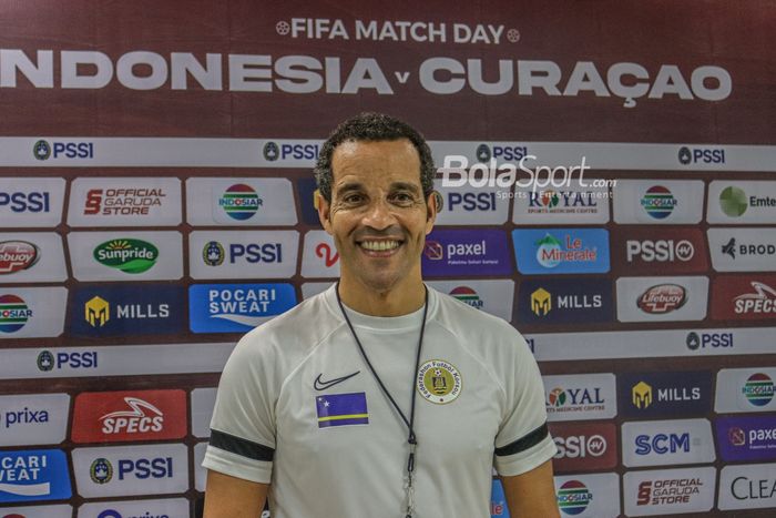 Pelatih timnas Curacao, Remko Bicentini, saat ditemui awak media di Stadion Pakansari, Bogor, Jawa Barat, 26 September 2022.