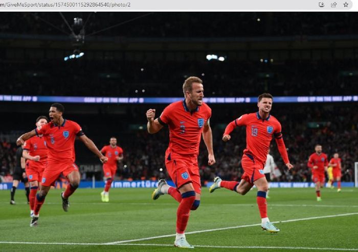 Harry Kane bersama para pemain Inggris merayakan gol yang dicetak ke gawang Jerman dalam laga UEFA Nations League, Selasa (27/9/2022).