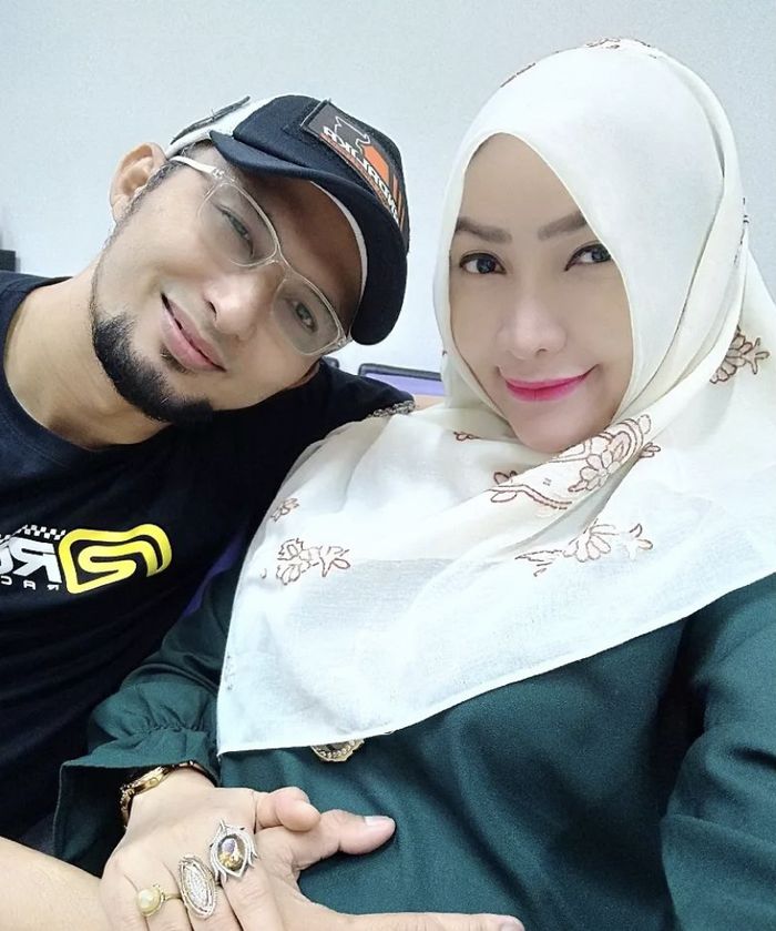 Roro Fitria Teriak teriak Di Pengadilan Pernah Pergoki Andre Irawan roro-fitria-teriak-teriak-di-pengadilan-pernah-pergoki-andre-irawan