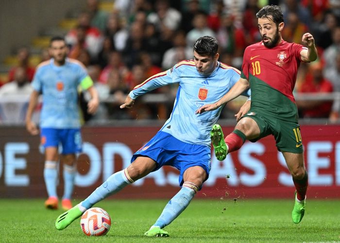 Alvaro Morata mencetak gol bagi Spanyol saat melawan Portugal pada laga penentuan putaran final UEFA Nations League.