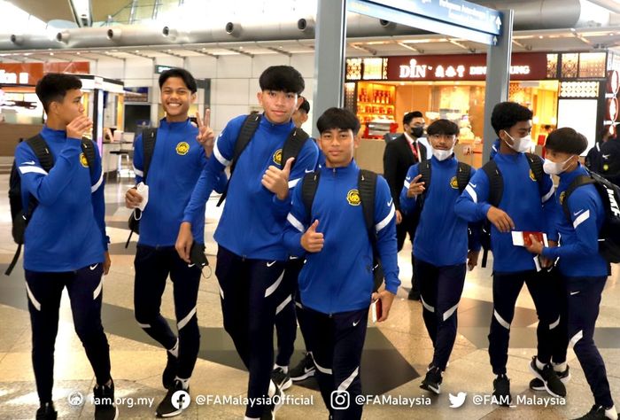 Timnas U-17 Malaysia bersiap terbang ke Indonesia untuk mengikuti Kualifikasi Piala Asia U-27 2023 di Stadion Pakansari, Bogor.