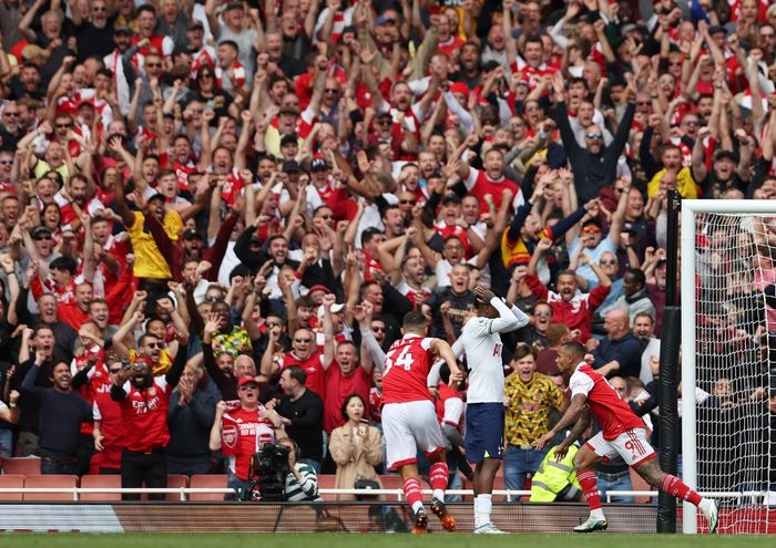 Gabriel Jesus sukses mencetak gol kedua bagi Arsenal dalam laga Derbi London utara kontra Tottenham Hotspur di Emirates Stadium, Sabtu (1/10/2022) malam WIB.