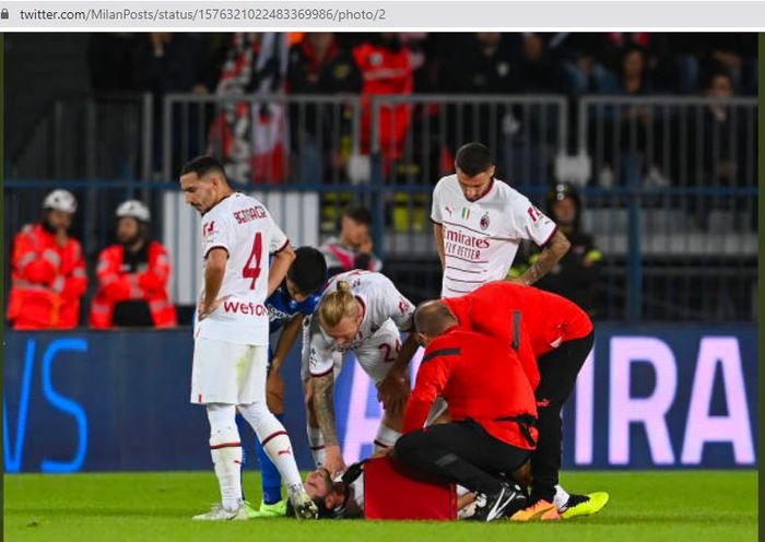 Kapten AC Milan, Davide Calabria, terbaring di lapangan karena mengalami cedera otot saat melawan Empoli di Stadion Carlo Castellani pada pekan kedelapan Liga Italia 2022-2023, Sabtu (1/10/2022).