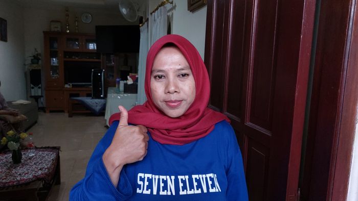 Ketua RT kediaman Lesty Kejora dan Rizki Billar, Yeni, saat ditemui Grid.ID di kawasan Cilandak, Jakarta Selatan, Senin (3/10/2022). (Grid.ID/Rissa Indrasty)