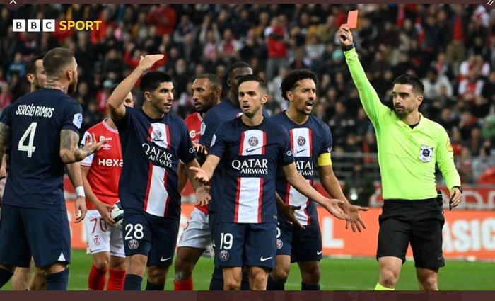 Sergio Ramos mendapat kartu merah dalam laga Reims vs PSG di Liga Prancis saat Lionel Messi absen (8/10/2022).