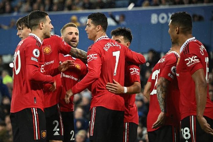 Selebrasi penyerang Manchester United, Cristiano Ronaldo, usai mencetak gol ke gawang Everton di Liga Inggris 2022-2023, Senin (10/10/2022).