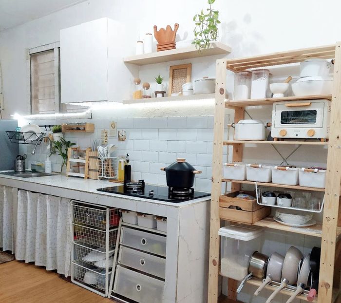 5 Cara Mengatur Dapur Sempit Agar Rapi Tanpa Kitchen Set, Foto Hasilnya