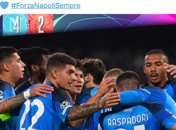 Para pemain Napoli merayakan kemenangan atas Ajax dalam laga Grup A Liga Champions di Stadion Diego Armando Maradona, Rabu (12/10/2022).