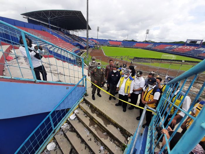 Menteri Pembangunan dan Perumahan Rakyat (PUPR) Basuki Hadimuljono saat meninjau langsung Stadion Kanjuruhan, Kamis (13/10/2022).