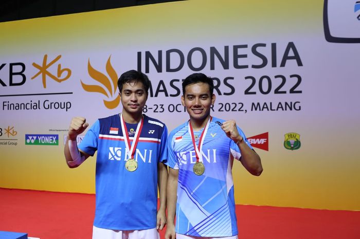 Rahmat (kiri) telah menuai sukses sebagai pasangan pengganti saat diduetkan dengan Pramudya Kusumawardana. Keduanya menjuarai Indonesia Masters Super 100 2022 dan Indonesia International Challenge 2022 di Malang.