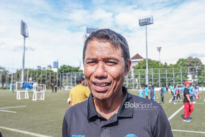 Sekretaris Jendral PSSI, Yunus Nusi, saat ditemui awak media di Lapangan Rugby, Senayan, Jakarta, 28 Oktober 2022.